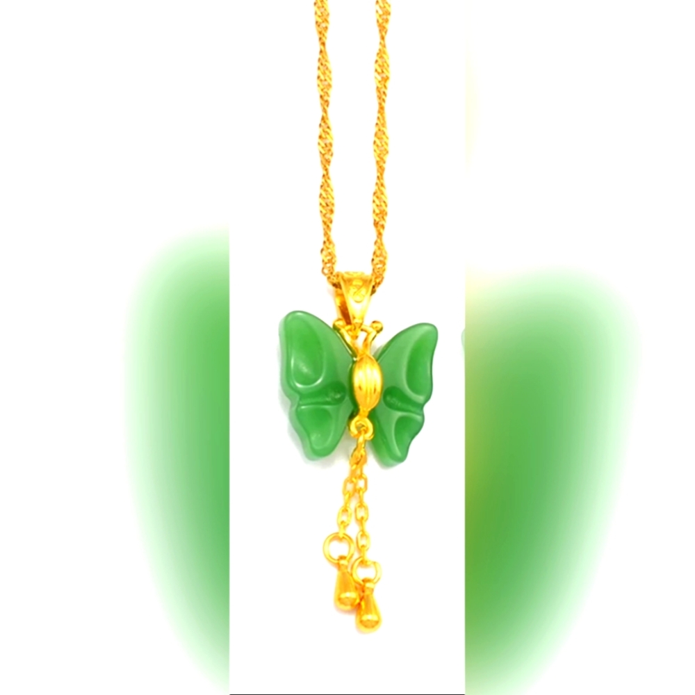 Green Stone Butterfly 🦋 Necklace - Picture 1 of 3